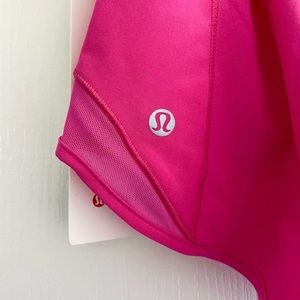Sonic pink Lululemon hotty hots size 0 2.5”